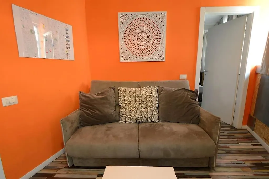 Argento, Bright Flat In The Center, 7 Guests, Parking & Wifi, Near To 3 Tram Lines And The Metro - Well Connected To Airports And To The Train Station Apartment Milan