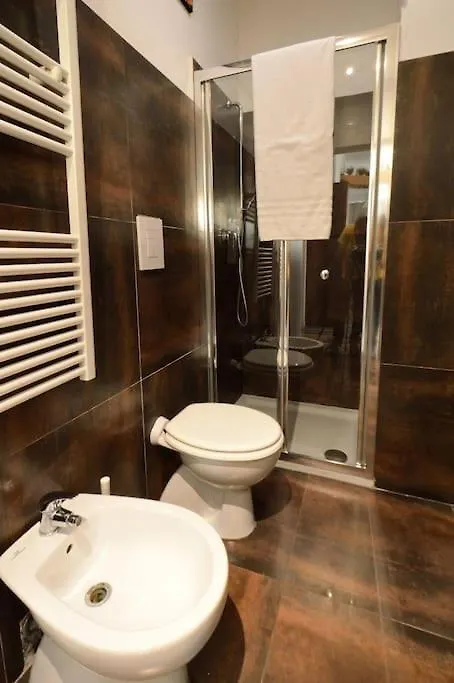 Argento, Bright Flat In The Center, 7 Guests, Parking & Wifi, Near To 3 Tram Lines And The Metro - Well Connected To Airports And To The Train Station Apartment Milan