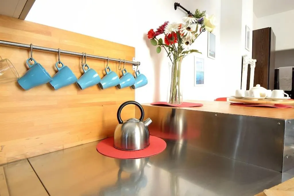 Argento, Bright Flat In The Center, 7 Guests, Parking & Wifi, Near To 3 Tram Lines And The Metro - Well Connected To Airports And To The Train Station Apartment Milan Italy