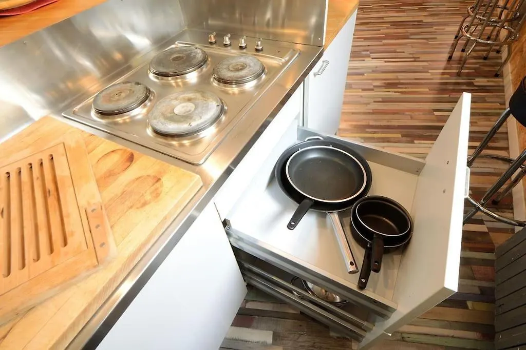 Argento, Bright Flat In The Center, 7 Guests, Parking & Wifi, Near To 3 Tram Lines And The Metro - Well Connected To Airports And To The Train Station Apartment Milan 0*,