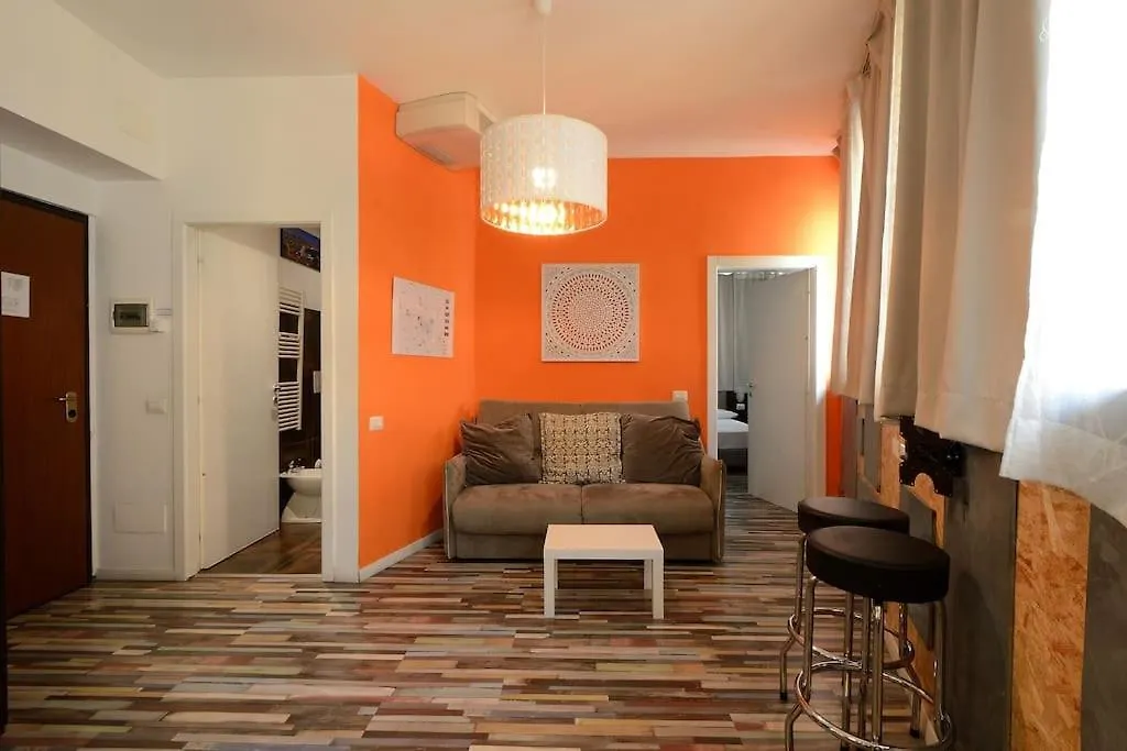 Argento, Bright Flat In The Center, 7 Guests, Parking & Wifi, Near To 3 Tram Lines And The Metro - Well Connected To Airports And To The Train Station Apartment Milan
