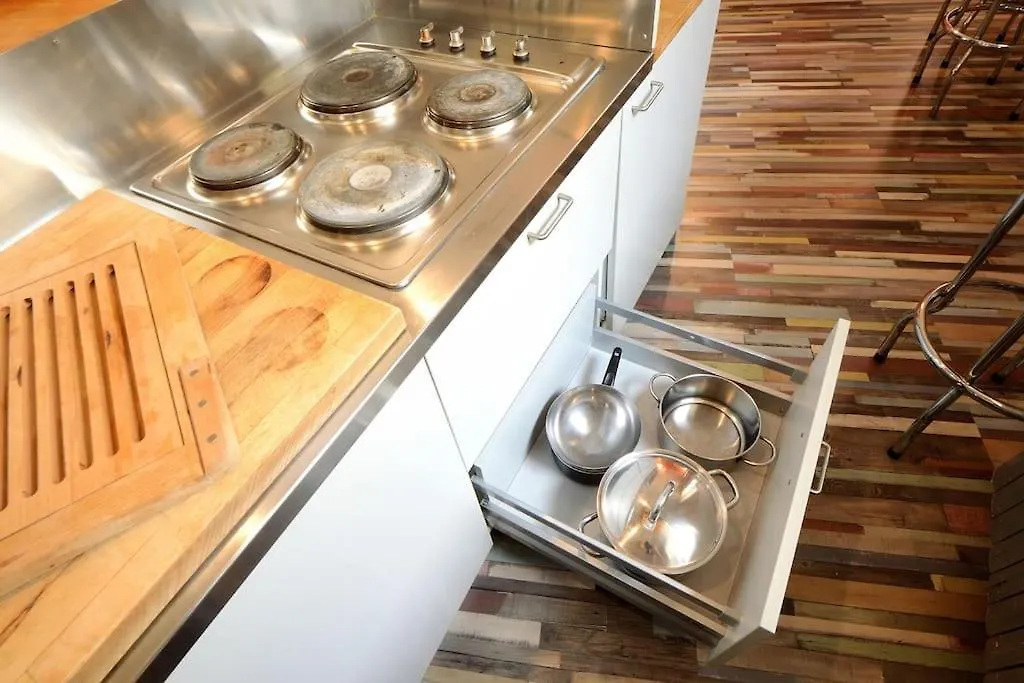 Argento, Bright Flat In The Center, 7 Guests, Parking & Wifi, Near To 3 Tram Lines And The Metro - Well Connected To Airports And To The Train Station Apartment Milan