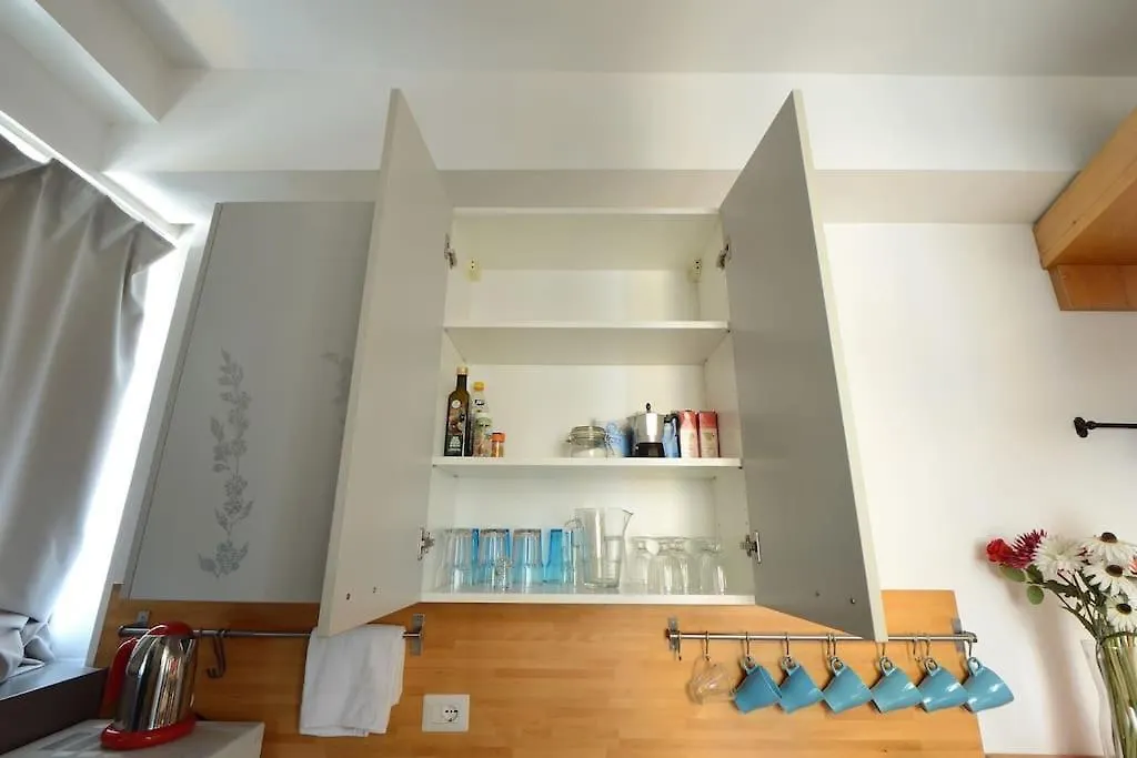 Argento, Bright Flat In The Center, 7 Guests, Parking & Wifi, Near To 3 Tram Lines And The Metro - Well Connected To Airports And To The Train Station Apartment Milan