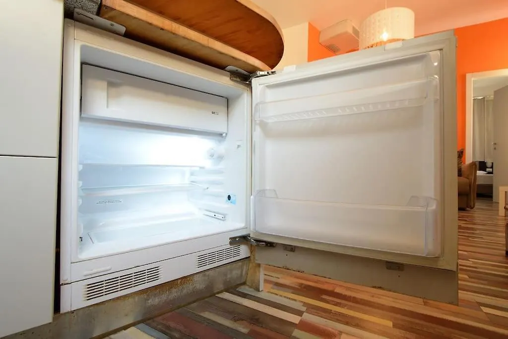 Argento, Bright Flat In The Center, 7 Guests, Parking & Wifi, Near To 3 Tram Lines And The Metro - Well Connected To Airports And To The Train Station Apartment Milan