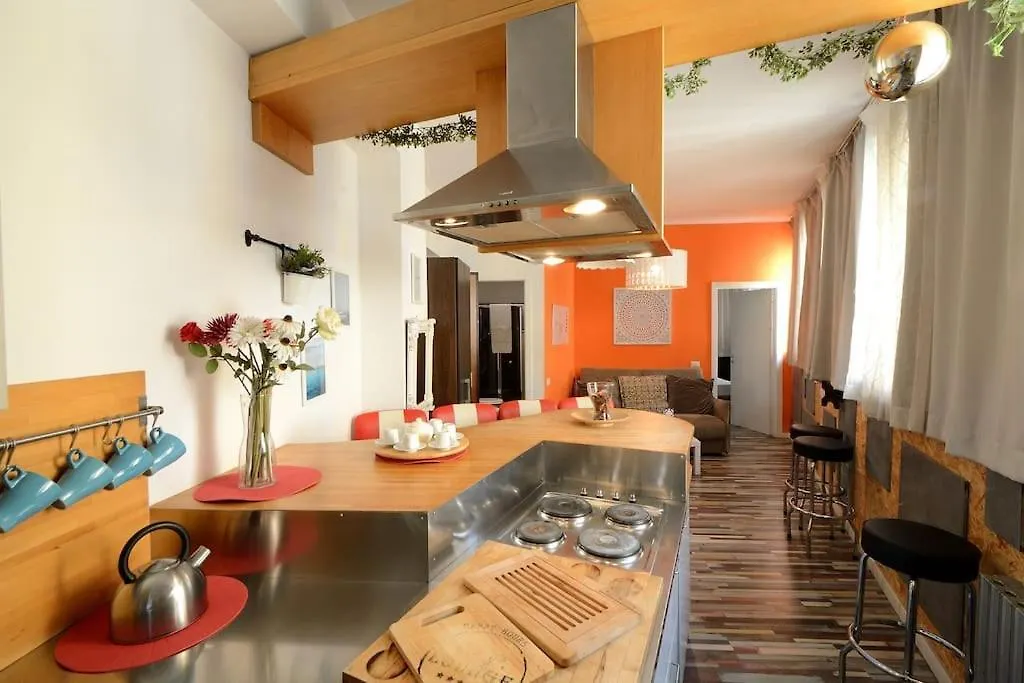 Argento, Bright Flat In The Center, 7 Guests, Parking & Wifi, Near To 3 Tram Lines And The Metro - Well Connected To Airports And To The Train Station Apartment Milan 0*,  Italy