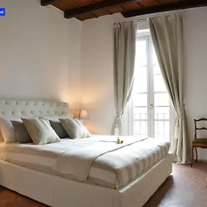 Mila Magenta Apartment