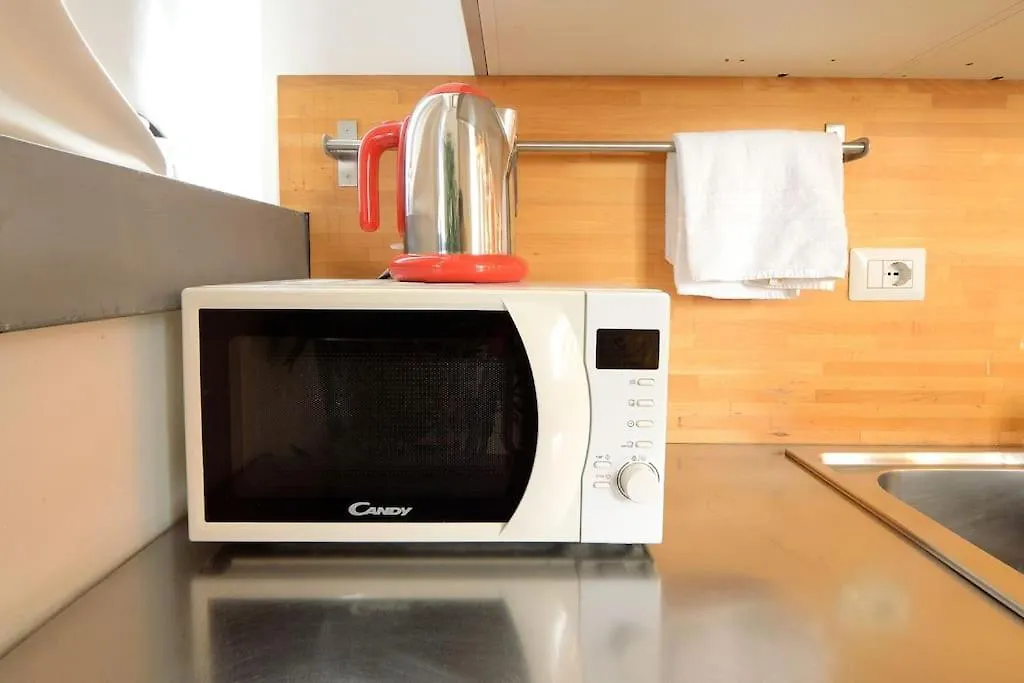 Argento, Bright Flat In The Center, 7 Guests, Parking & Wifi, Near To 3 Tram Lines And The Metro - Well Connected To Airports And To The Train Station Apartment Milan