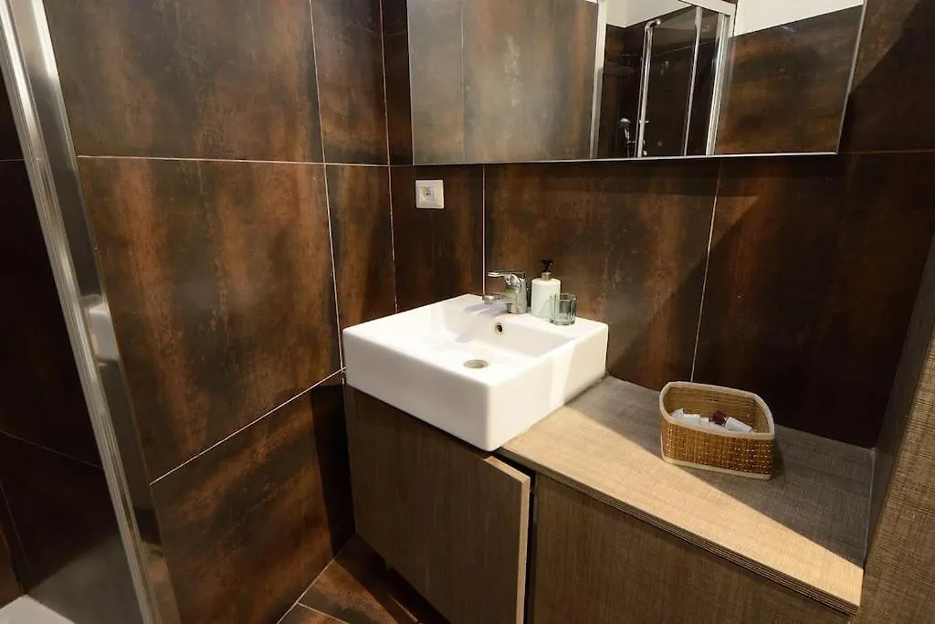 Argento, Bright Flat In The Center, 7 Guests, Parking & Wifi, Near To 3 Tram Lines And The Metro - Well Connected To Airports And To The Train Station Apartment Milan Italy