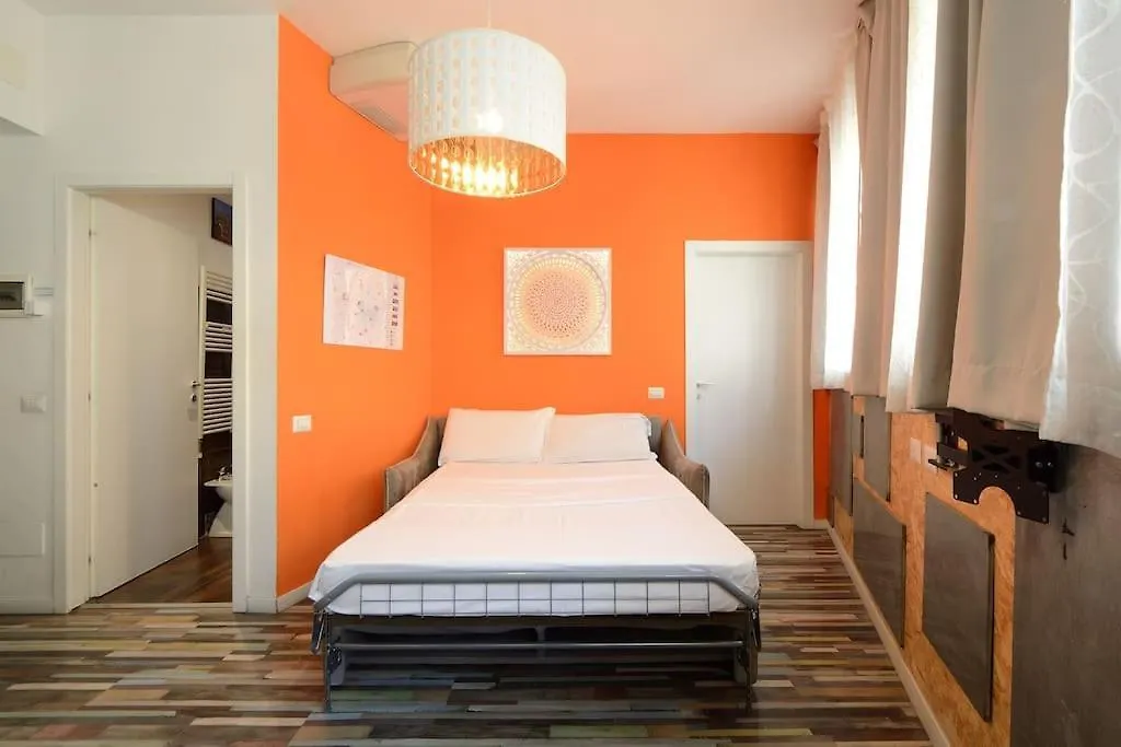 Argento, Bright Flat In The Center, 7 Guests, Parking & Wifi, Near To 3 Tram Lines And The Metro - Well Connected To Airports And To The Train Station Apartment Milan