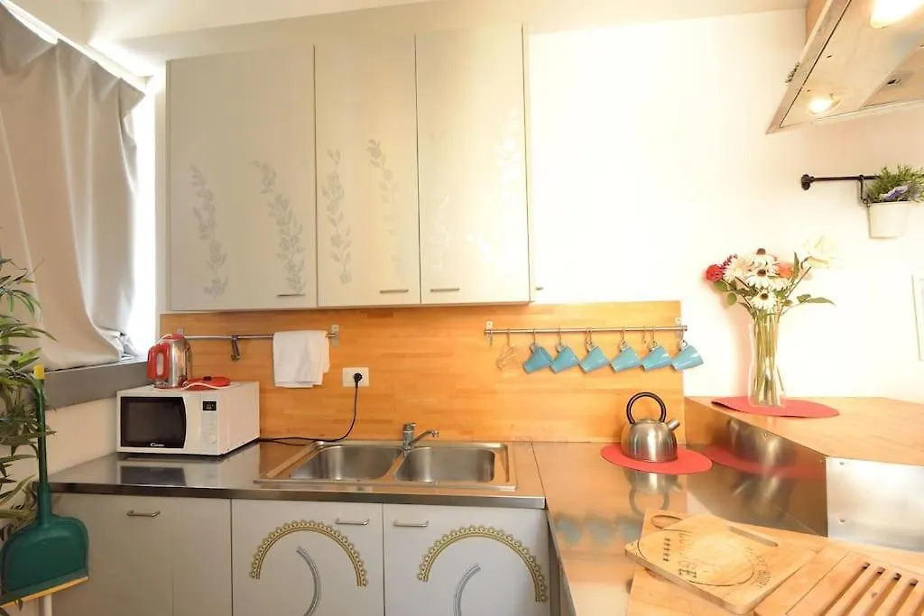 Argento, Bright Flat In The Center, 7 Guests, Parking & Wifi, Near To 3 Tram Lines And The Metro - Well Connected To Airports And To The Train Station Apartment Milan Italy