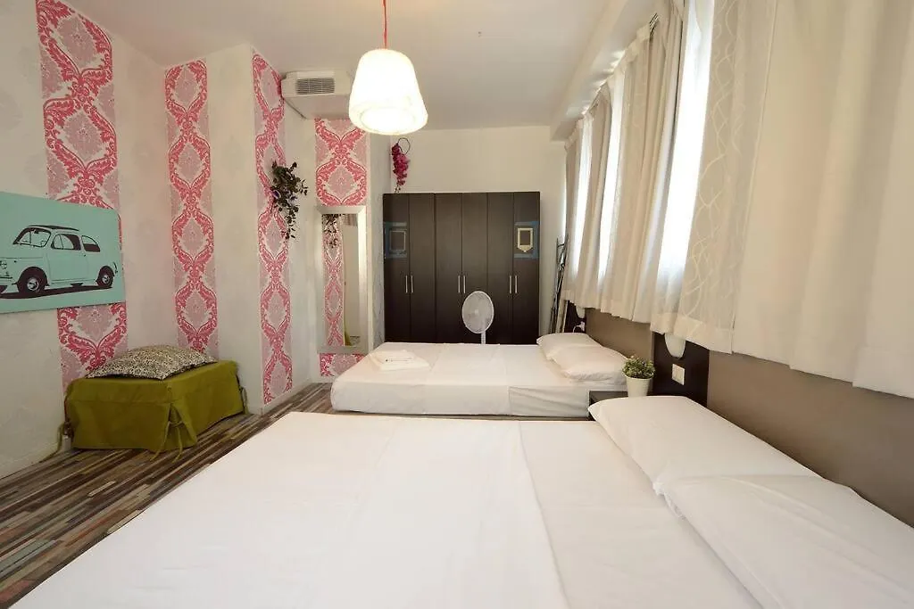 Argento, Bright Flat In The Center, 7 Guests, Parking & Wifi, Near To 3 Tram Lines And The Metro - Well Connected To Airports And To The Train Station Apartment Milan 0*,  Italy