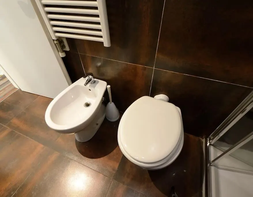 Argento, Bright Flat In The Center, 7 Guests, Parking & Wifi, Near To 3 Tram Lines And The Metro - Well Connected To Airports And To The Train Station Apartment Milan